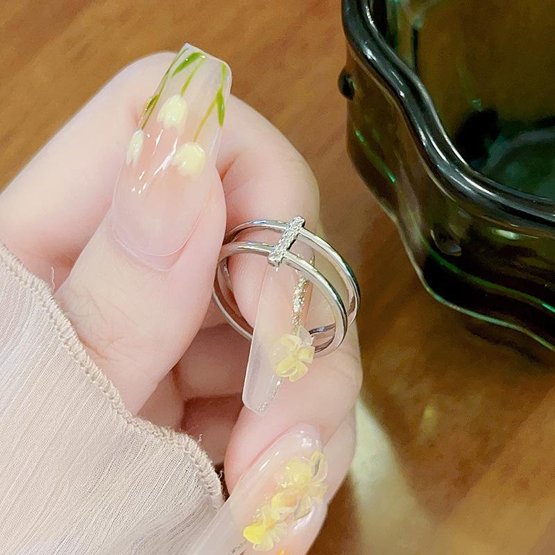 Vintage Row Of Diamonds, High-End Sense Light Luxury Ring, Korean Female Tide Cold Wind Niche Design, Cross-Opening Index Finger Ring Adjustable opening
Vintage Row Of Diamonds, High-End Sense Light Luxury Ring, Korean Female Tide Cold Wind Niche Design, Cross-Opening Index Finger Ring Adjustable opening