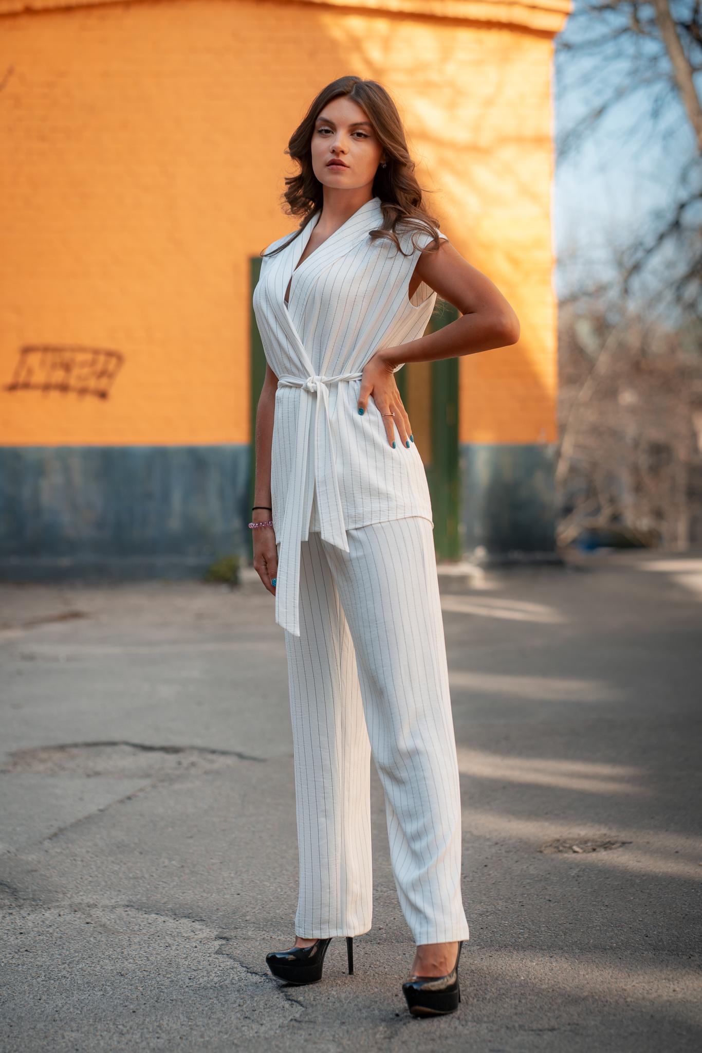 Вільні прямі штани в смужку 36 білий
Вільні прямі штани в смужку 36 білий