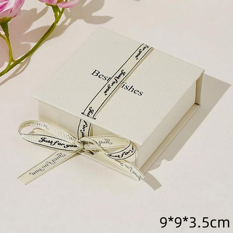 New Ribbon Flip Box Cardboard Jewelry Box With Foam Inside Necklace Bracelet Ring Ring Ring Ring Earring Box Gift Packaging Box
New Ribbon Flip Box Cardboard Jewelry Box With Foam Inside Necklace Bracelet Ring Ring Ring Ring Earring Box Gift Packaging Box