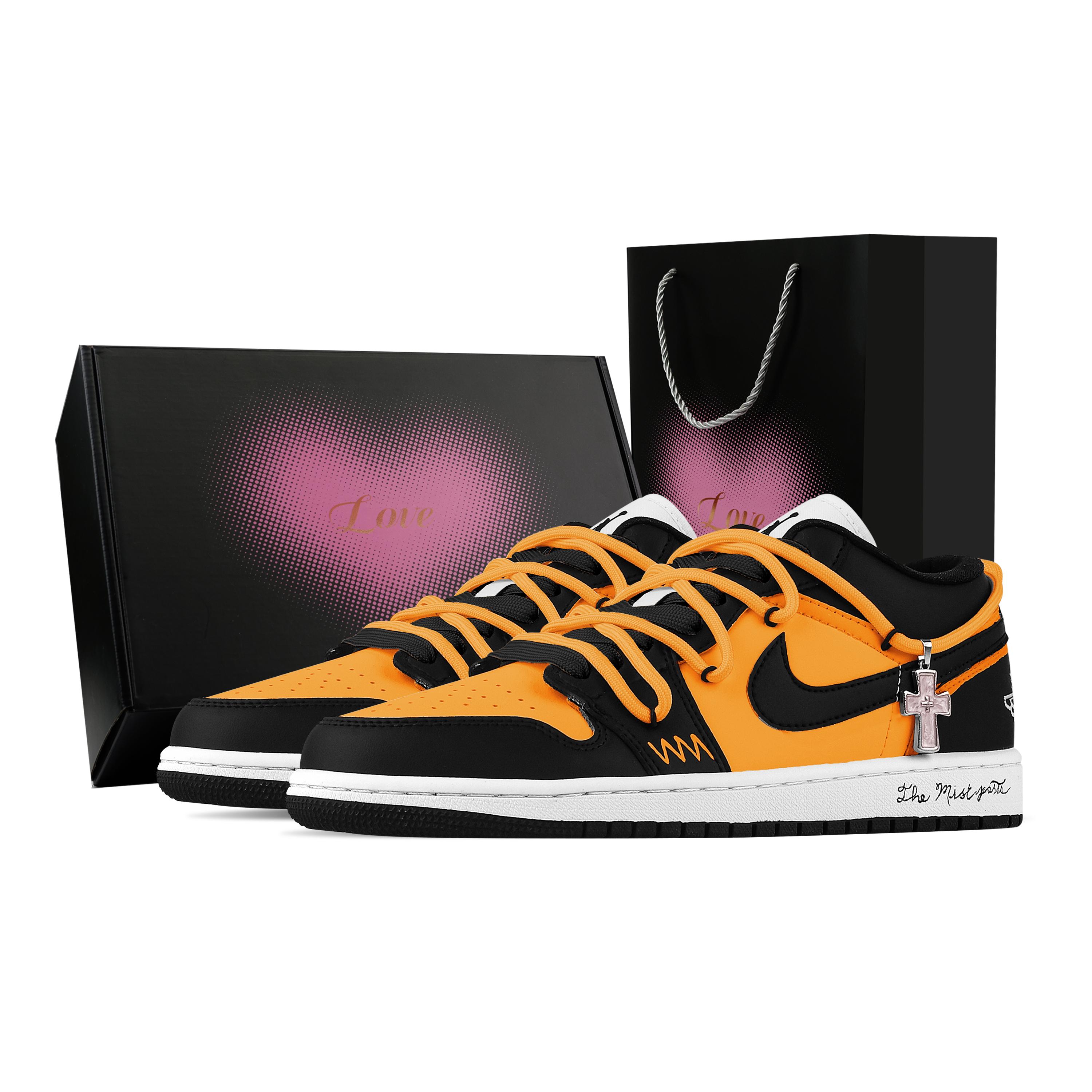 Jordan Air Jordan 1 Orange Flame War Horse, Heart Box Low top Vintage Basketball Shoes Women s Black White Orange DC0774-101(Team773--) 37.5
Jordan Air Jordan 1 Orange Flame War Horse, Heart Box Low top Vintage Basketball Shoes Women s Black White Orange DC0774-101(Team773--) 37.5