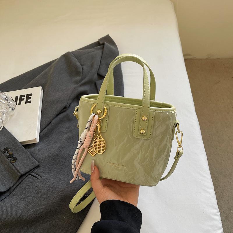 Популярные сумки женские весенне-летние универсальные новые повседневные сумки-мессенджеры портативные сумки-ведра зелёный
Популярные сумки женские весенне-летние универсальные новые повседневные сумки-мессенджеры портативные сумки-ведра зелёный