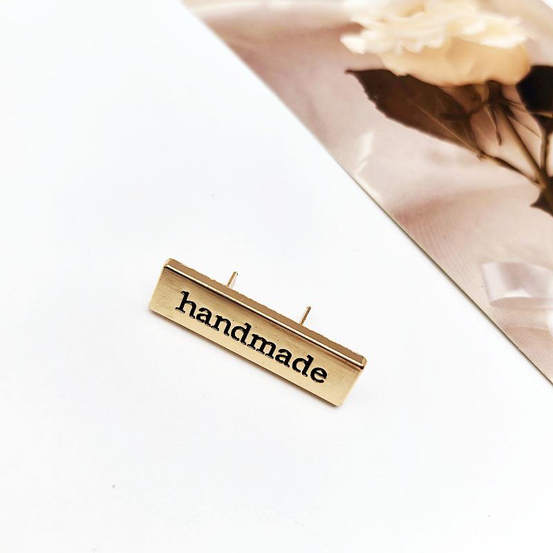Металлические бирки ручной работы для упаковки ювелирных изделий и одежды
Металлические бирки ручной работы для упаковки ювелирных изделий и одежды
