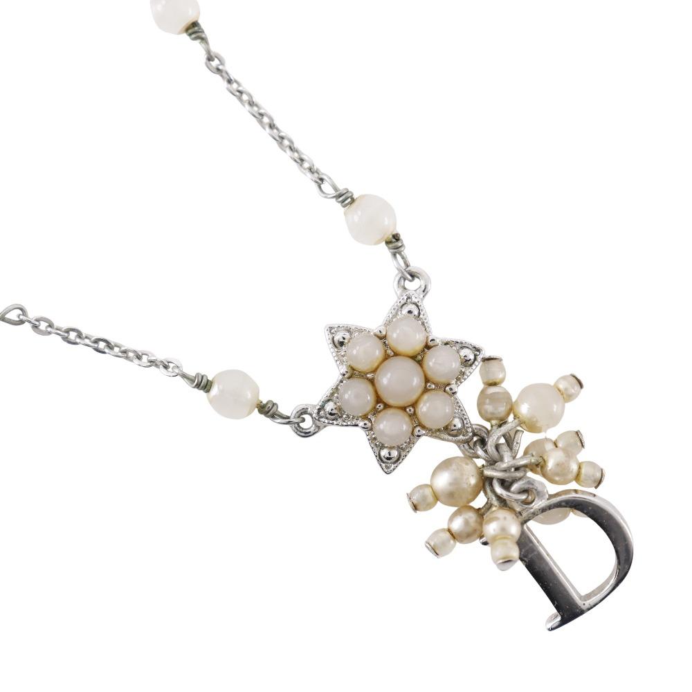 Dior Star motif Necklace Silver metallic Star 7.3g Women Used
Dior Star motif Necklace Silver metallic Star 7.3g Women Used