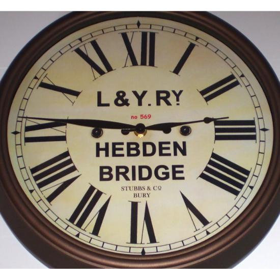 Часы в викторианском стиле на железной дороге Ланкашира и Йоркшира LYR, станция Хебден-Бридж
Часы в викторианском стиле на железной дороге Ланкашира и Йоркшира LYR, станция Хебден-Бридж