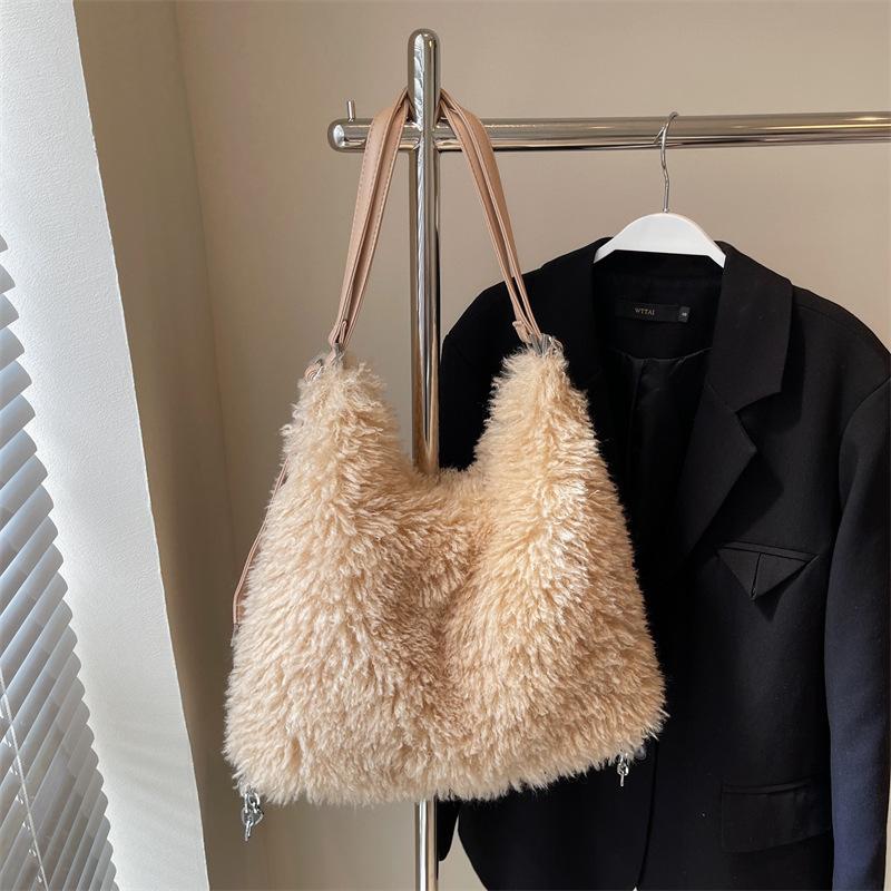 Оптовый нишевый дизайн плюшевый рюкзак женский 2025 новый осенне-зимний дорожный рюкзак большой вместимости сумка-мессенджер хаки
Оптовый нишевый дизайн плюшевый рюкзак женский 2025 новый осенне-зимний дорожный рюкзак большой вместимости сумка-мессенджер хаки