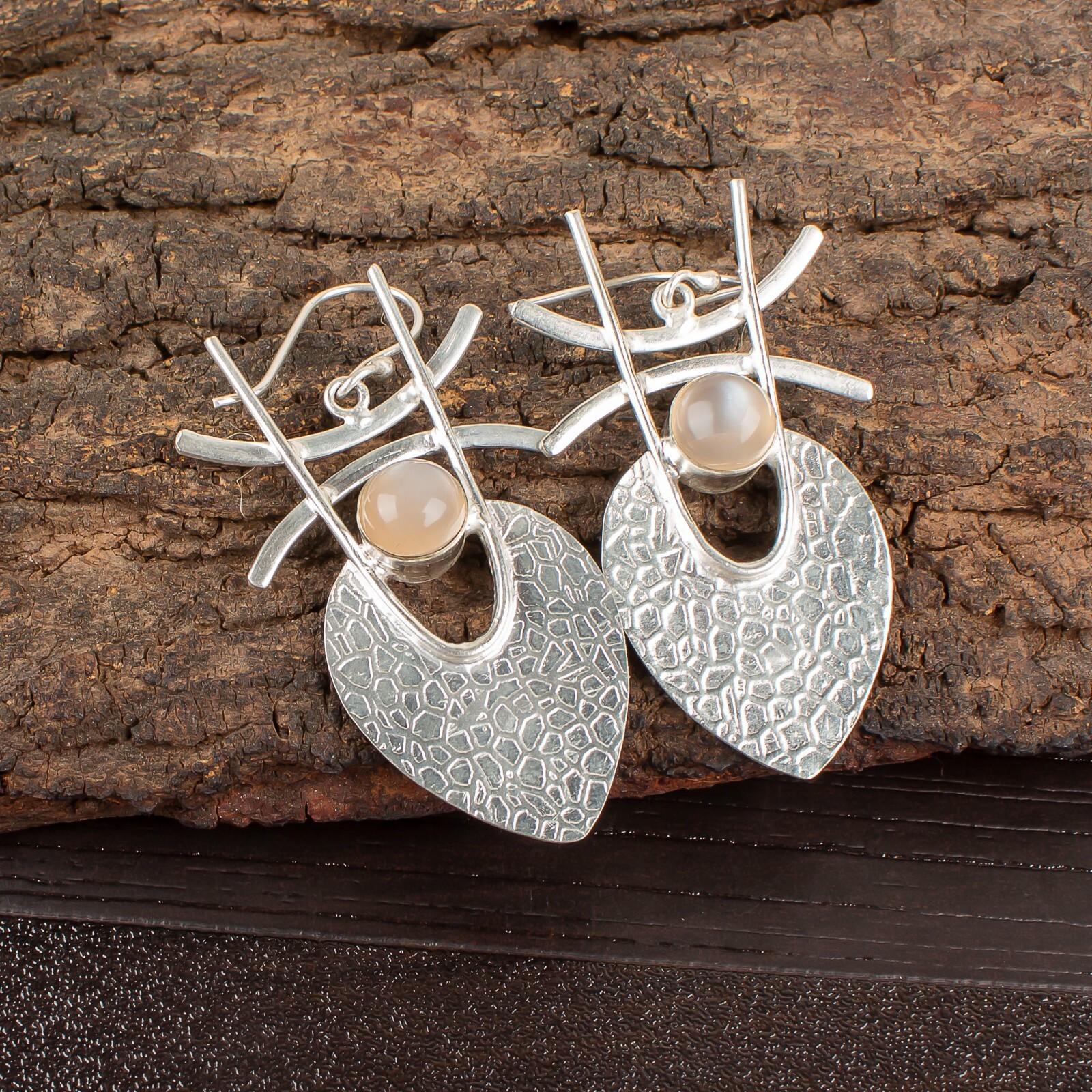 Rare Peach Moonstone Gemstone 925 Sterling Silver Jewelry Handmade Earrings1.78 EE-64-15
Rare Peach Moonstone Gemstone 925 Sterling Silver Jewelry Handmade Earrings1.78 EE-64-15