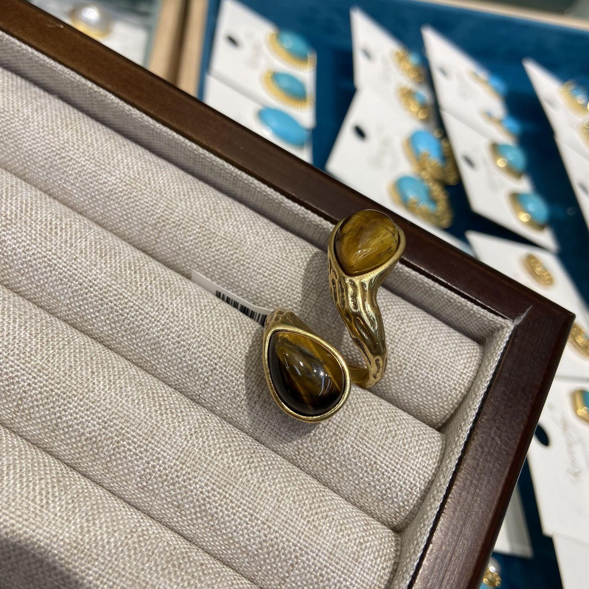 Западное антикварное позолоченное бирюзовое кольцо в форме змеи, ретро-кольцо с тигровым глазом источник
Западное антикварное позолоченное бирюзовое кольцо в форме змеи, ретро-кольцо с тигровым глазом источник