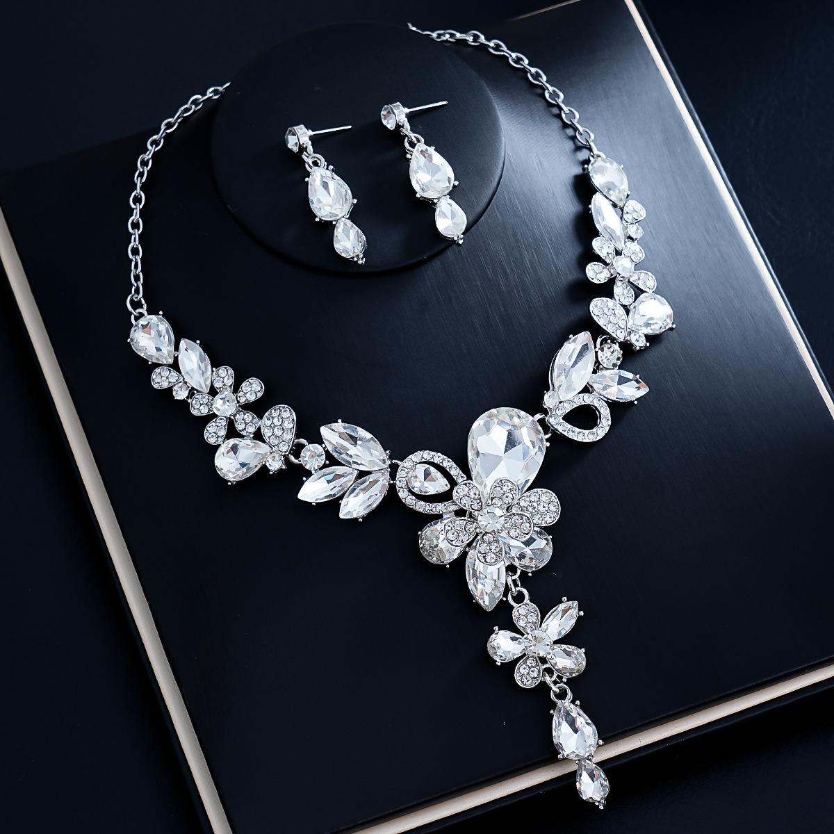 2026 Necklace Earrings Two-piece Set Retro Flower Leaf Jewelry Set Bridal Dress Jewelry Women 45CM срібний
2026 Necklace Earrings Two-piece Set Retro Flower Leaf Jewelry Set Bridal Dress Jewelry Women 45CM срібний