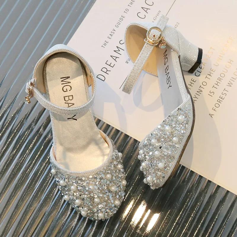 Children s Sequins Sandals Girls Sweet Beaded Rhinestone Princess Shoes Fashion High Heel Party Kids Soft Bottom Sandals 35 серебряный
Children s Sequins Sandals Girls Sweet Beaded Rhinestone Princess Shoes Fashion High Heel Party Kids Soft Bottom Sandals 35 серебряный