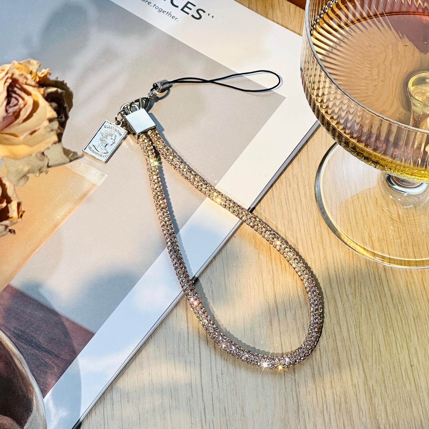 Жіночий ланцюжок на руку для мобільного телефону з діамантами та підвіскою
Жіночий ланцюжок на руку для мобільного телефону з діамантами та підвіскою