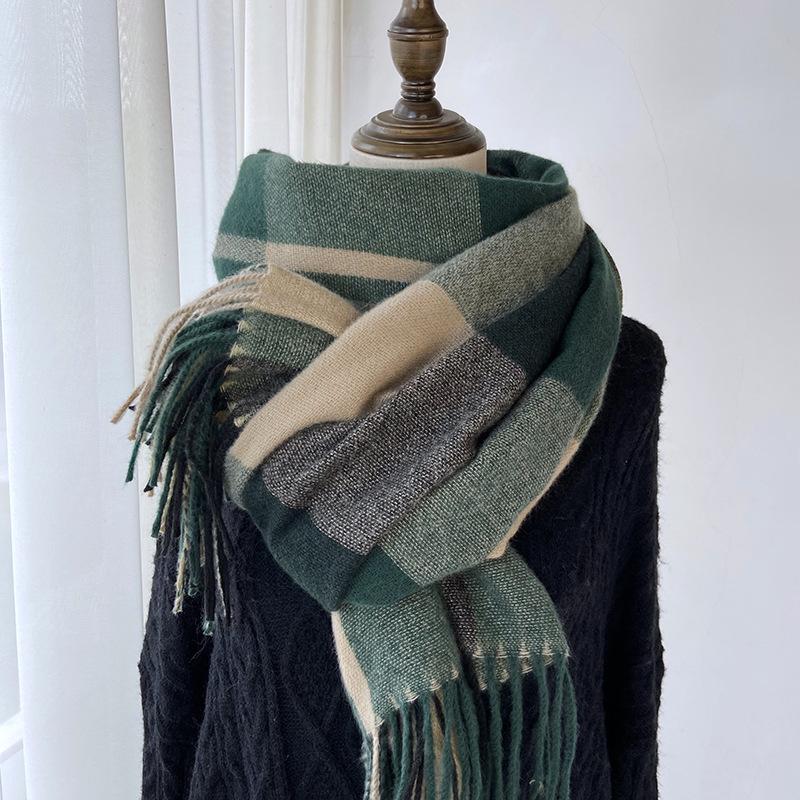 Клетчатый шарф из имитации кашемира Новый зимний шарф Женская шаль Утолщенный Европейский и американский Теплый шарф с бахромой 70-180cm
Клетчатый шарф из имитации кашемира Новый зимний шарф Женская шаль Утолщенный Европейский и американский Теплый шарф с бахромой 70-180cm