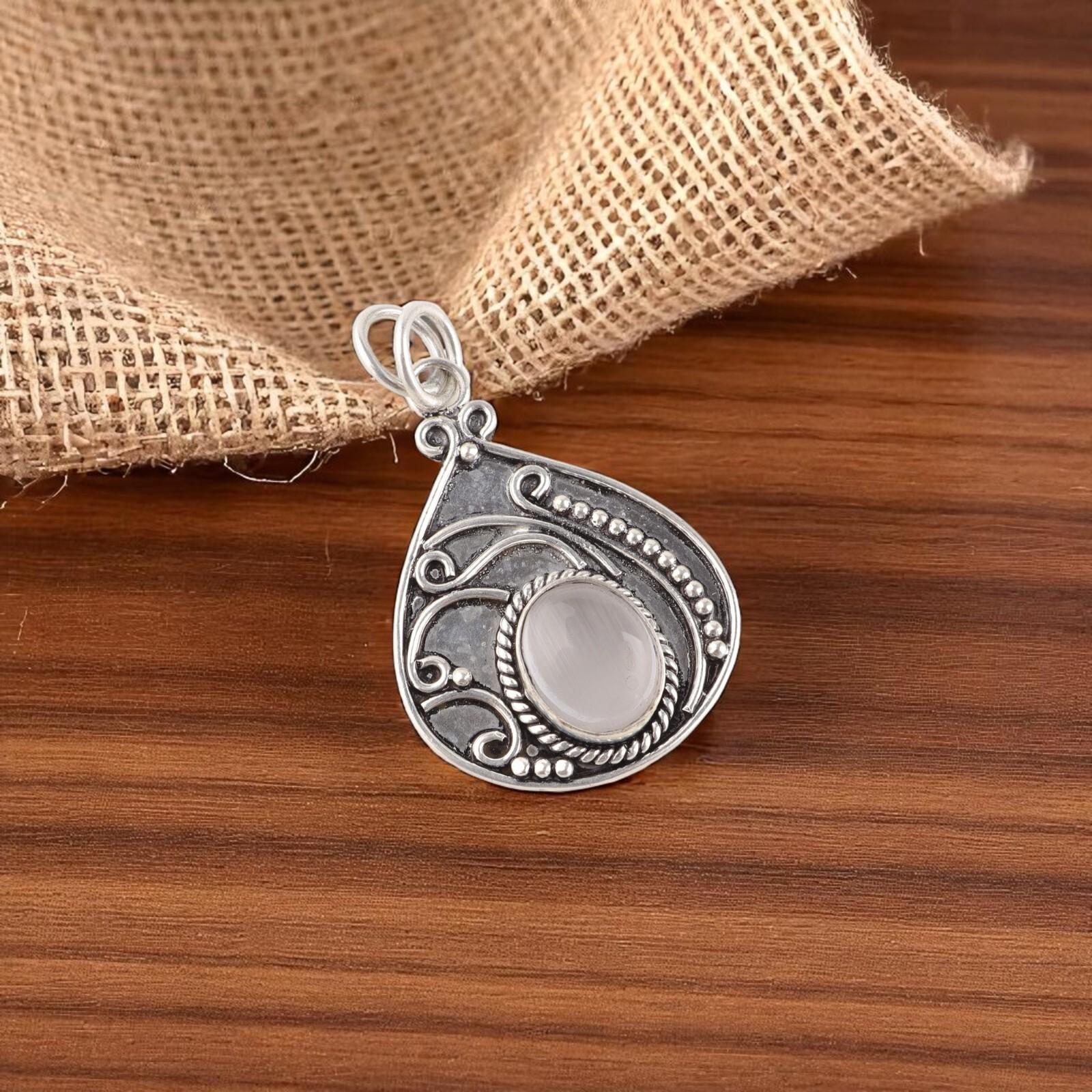 Selenite Gemstone 925 Sterling Silver Jewelry Handmade Pendant 1.45 For Women PP-27-36
Selenite Gemstone 925 Sterling Silver Jewelry Handmade Pendant 1.45 For Women PP-27-36