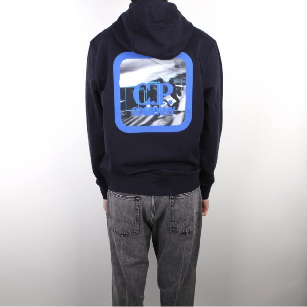 Толстовка с капюшоном 23SS CP Company Metropolis Темно-синяя с графическим рисунком 14CMSS208A006452W888 M
Толстовка с капюшоном 23SS CP Company Metropolis Темно-синяя с графическим рисунком 14CMSS208A006452W888 M