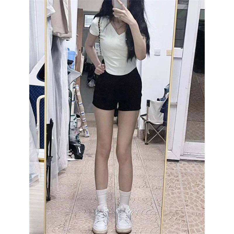 High-Waisted Black Denim Shorts for Women - 2025 Spring & Autumn Collection: Hip-Hugging, Elastic A-Line Hot Pants 2XL: Height 155-165CM (60-66kg)
High-Waisted Black Denim Shorts for Women - 2025 Spring & Autumn Collection: Hip-Hugging, Elastic A-Line Hot Pants 2XL: Height 155-165CM (60-66kg)