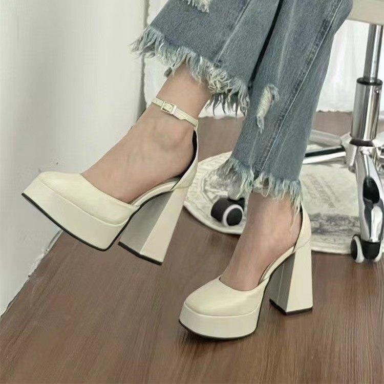 White French temperament high heels women s 2025 summer new light mouth square head fashion high sense sandals ins tide 40 бежевий
White French temperament high heels women s 2025 summer new light mouth square head fashion high sense sandals ins tide 40 бежевий