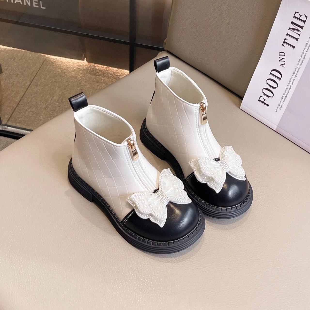 2024 Детские короткие ботинки для девочек осень-зима Новые принцессы Милые бабочки Мягкая подошва Нескользящие Универсальные кожаные туфли на молнии 23