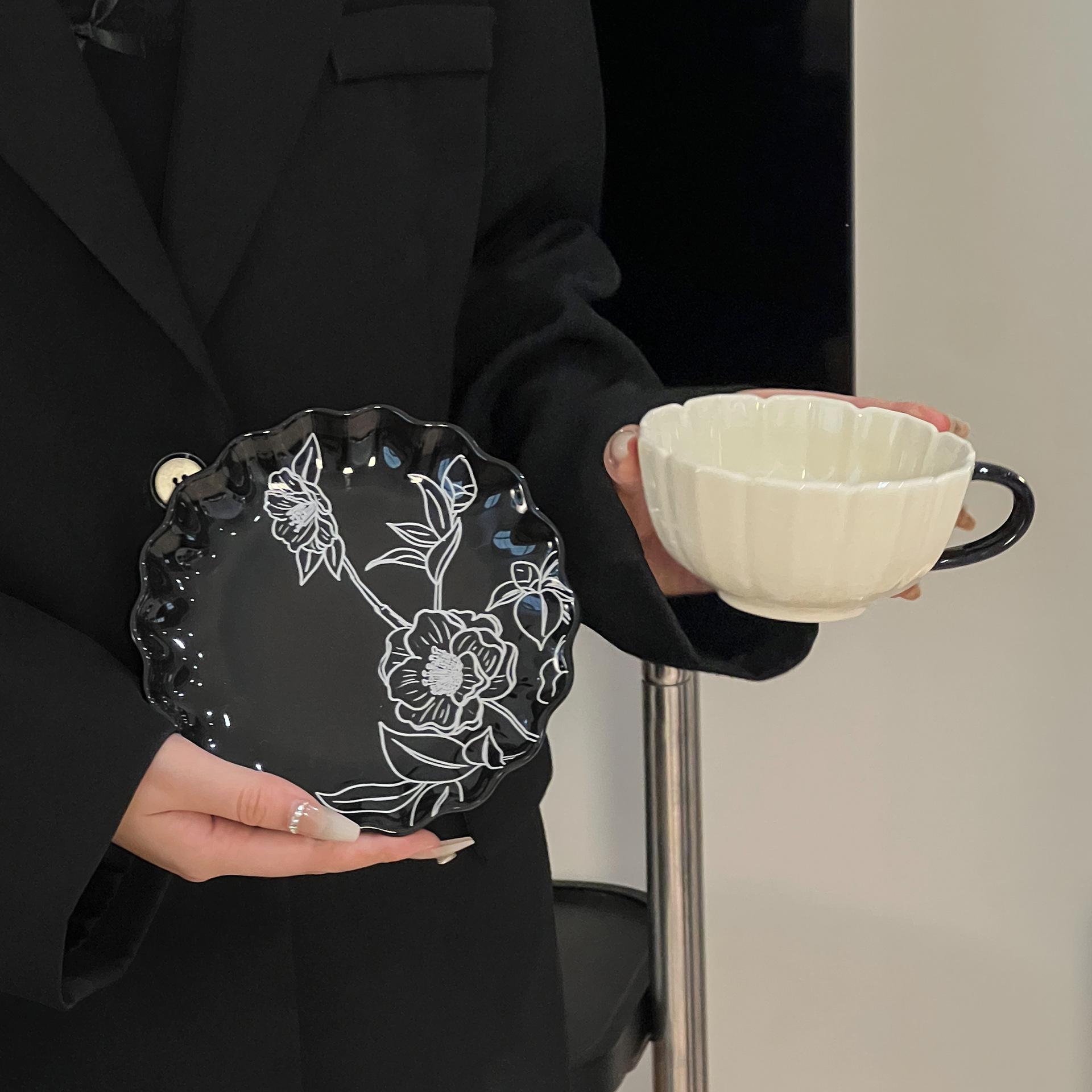 Japanese style high-value tableware retro relief hand-painted swallow ceramic plate oval plate breakfast coffee cup snack plate 280ml
Japanese style high-value tableware retro relief hand-painted swallow ceramic plate oval plate breakfast coffee cup snack plate 280ml