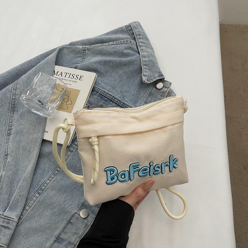 Trendy Embroidery Crossbody Bags Summer New Macar Colors Lightweight Commuting Bag Fashiable and Versatile Shoulder Bag
Trendy Embroidery Crossbody Bags Summer New Macar Colors Lightweight Commuting Bag Fashiable and Versatile Shoulder Bag