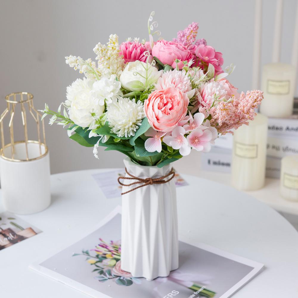 Artificial Peony, Hydrangea, and Chrysanthemum Silk Flower Bouquet for Wedding and Decoration білий
Artificial Peony, Hydrangea, and Chrysanthemum Silk Flower Bouquet for Wedding and Decoration білий