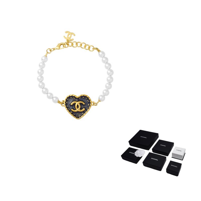 CHANEL Love Double C Letter Pearl Bracelet Women s Black чорний
CHANEL Love Double C Letter Pearl Bracelet Women s Black чорний