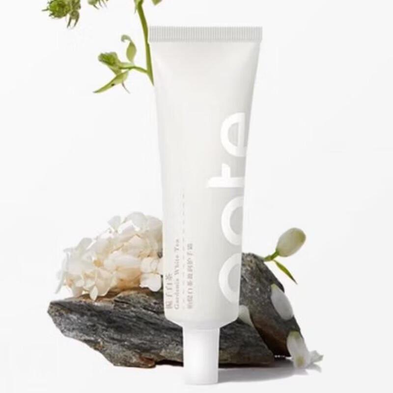 Baiti White Tea Moisturizing Hand Cream
Baiti White Tea Moisturizing Hand Cream