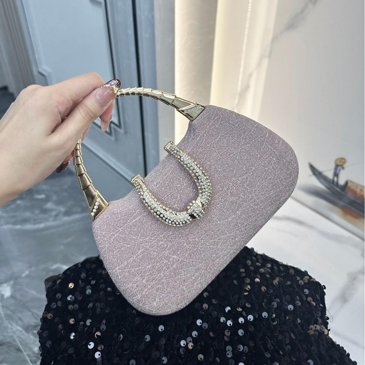 New spot popular dress banquet with small square bag fine flash clutch bag portable dinner bag розового золота
New spot popular dress banquet with small square bag fine flash clutch bag portable dinner bag розового золота