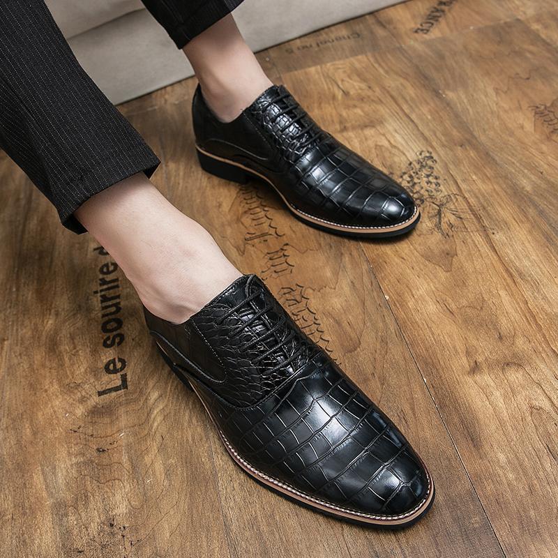 Men s low-top lace-up wedding shoes large size new fashion business casual shoes retro British leather shoes men 47 чёрный
Men s low-top lace-up wedding shoes large size new fashion business casual shoes retro British leather shoes men 47 чёрный