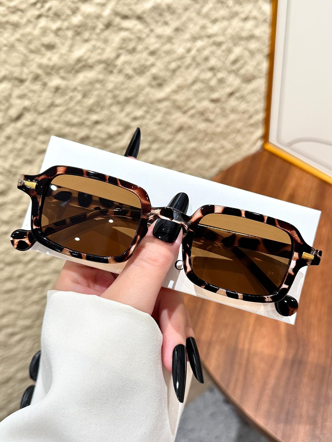 1Pc Fashionable Rectangular Frame Glasses With Rice Nail Decoration Unisex Perfect For Daily Wear Decorative Accessories
1Pc Fashionable Rectangular Frame Glasses With Rice Nail Decoration Unisex Perfect For Daily Wear Decorative Accessories