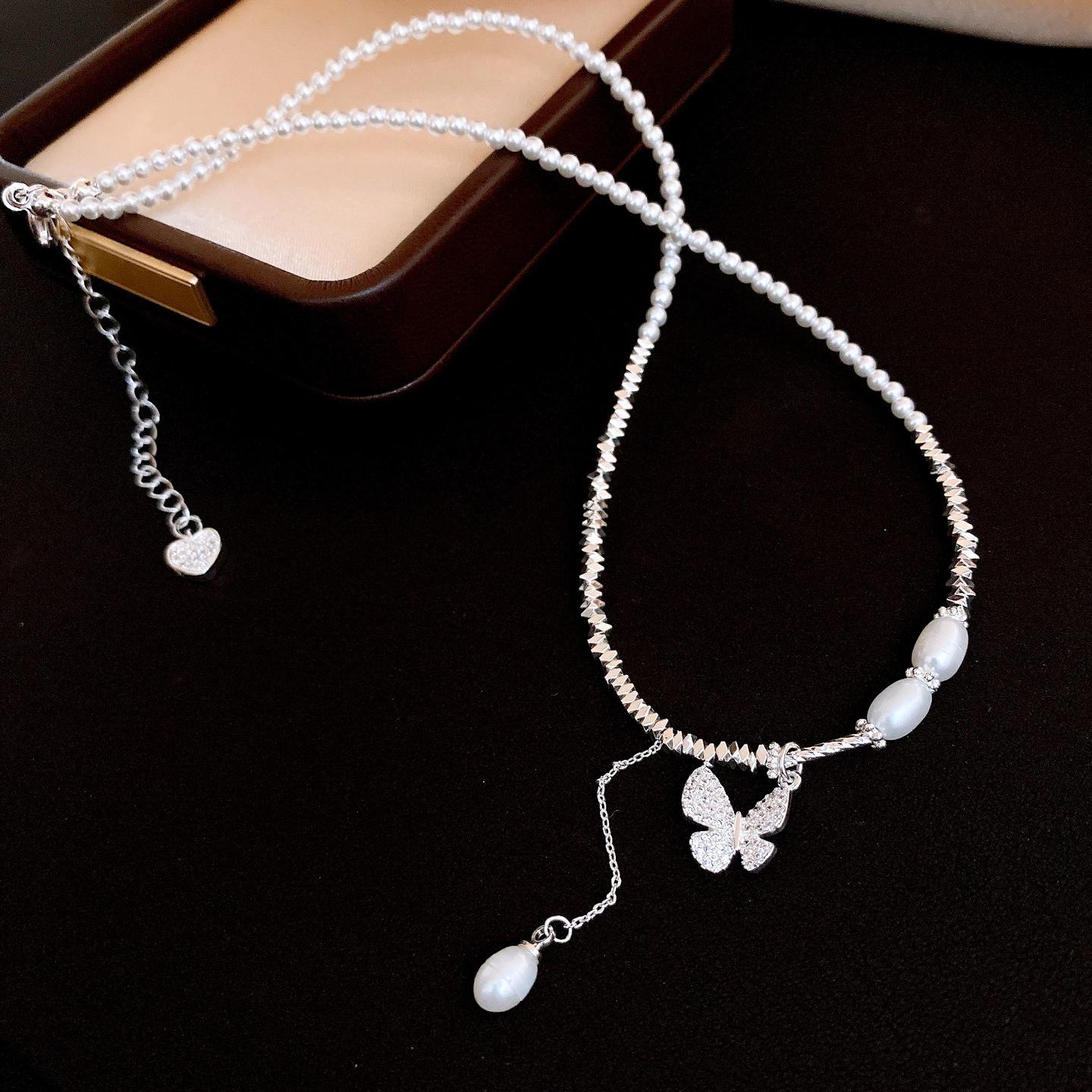 French retro beaded zircon butterfly pendant pearl necklace light luxury collarbone chain personalized versatile necklace women
French retro beaded zircon butterfly pendant pearl necklace light luxury collarbone chain personalized versatile necklace women