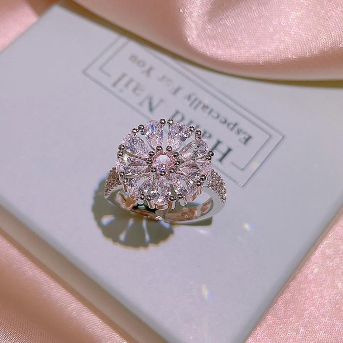 Европейский и N циркон комплект свадебных украшений маленькие серьги-ромашки ожерелье кольцо комплект из трех предметов
Европейский и N циркон комплект свадебных украшений маленькие серьги-ромашки ожерелье кольцо комплект из трех предметов