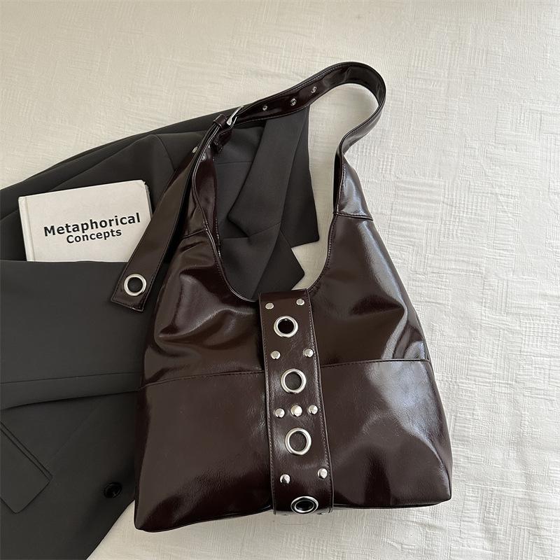 Bag women s new casual fashion retro rivet shoulder bag niche pleated tote bag underarm bag коричневий
Bag women s new casual fashion retro rivet shoulder bag niche pleated tote bag underarm bag коричневий