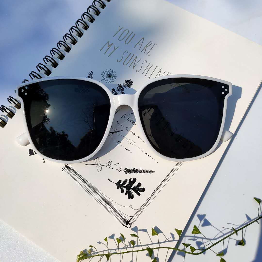 New Women s Outdoor Sunshade Goggles Leisure Shopping UV Resistant Sun Glasses Eyewear Fashion Vintage Brand Eyewear UV400 As shown
New Women s Outdoor Sunshade Goggles Leisure Shopping UV Resistant Sun Glasses Eyewear Fashion Vintage Brand Eyewear UV400 As shown