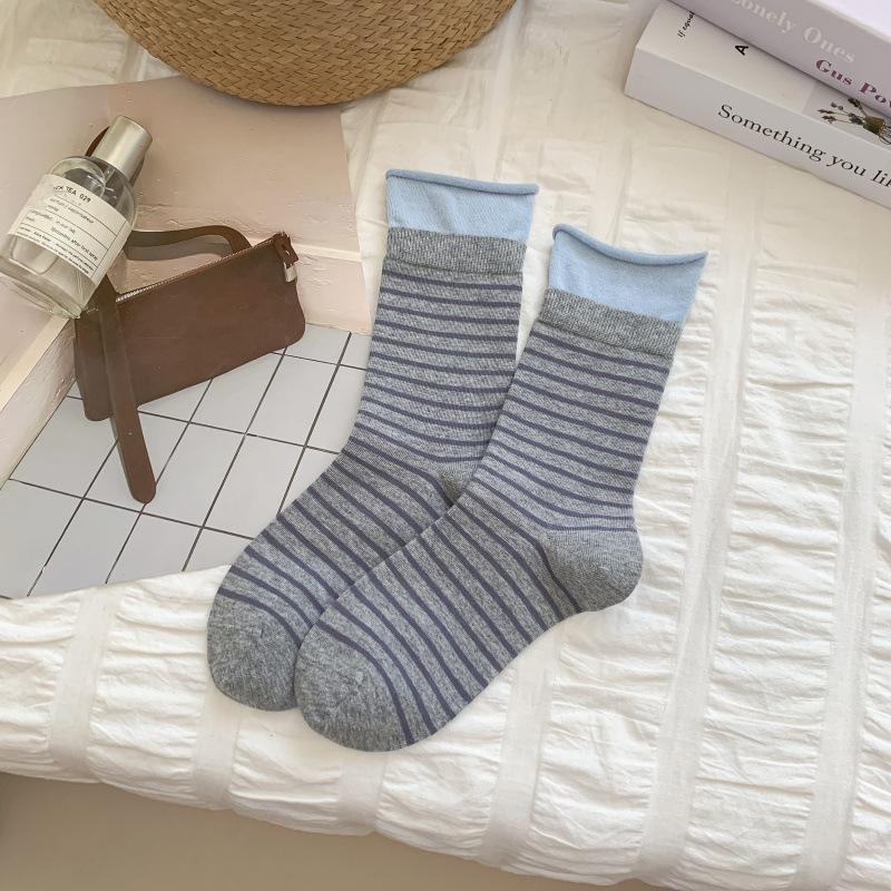 Women s Autumn & Winter Ribbed Stripe Mid-Calf Socks - Trendy Japanese Style Slimming Fit High Quality/Cotton Socks
Women s Autumn & Winter Ribbed Stripe Mid-Calf Socks - Trendy Japanese Style Slimming Fit High Quality/Cotton Socks