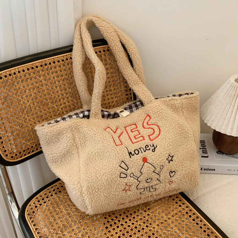 Autumn and winter new plush large tote bag embroidered double-sided backpack dual-purpose casual fashion plaid bag soft waxy sheep хакі
Autumn and winter new plush large tote bag embroidered double-sided backpack dual-purpose casual fashion plaid bag soft waxy sheep хакі
