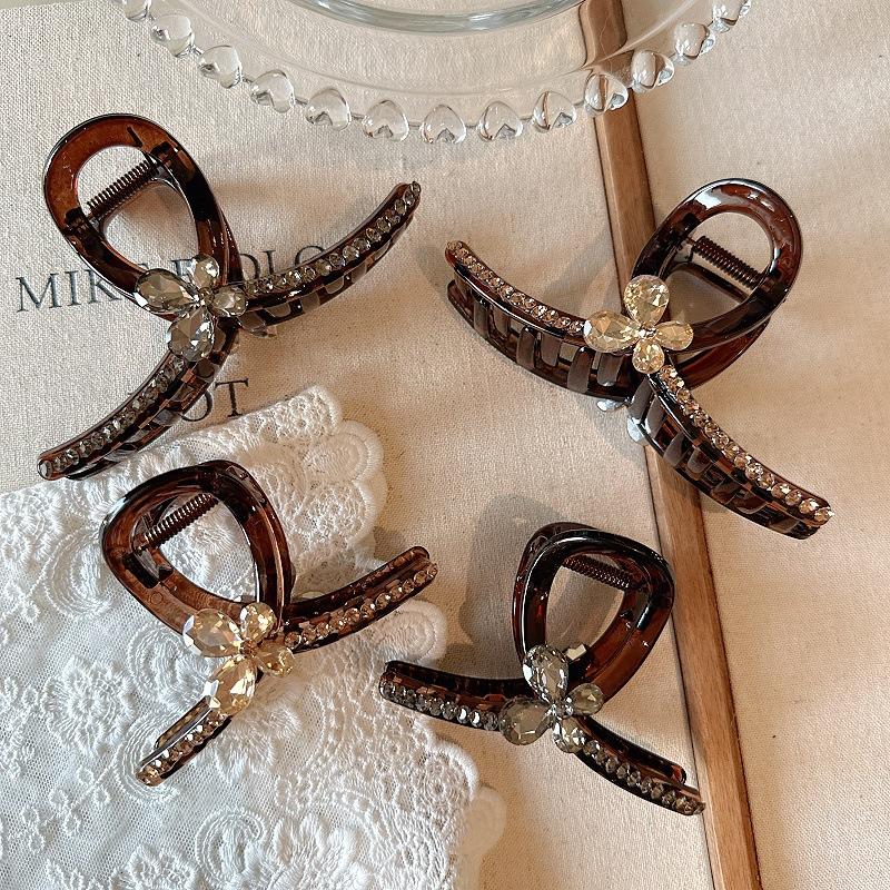 Fashionable and Chic Large Flower Hairpin, Exquisite Diamond-Encrusted Shark Hairpin, Luxurious and Versatile Hair Clip
Fashionable and Chic Large Flower Hairpin, Exquisite Diamond-Encrusted Shark Hairpin, Luxurious and Versatile Hair Clip