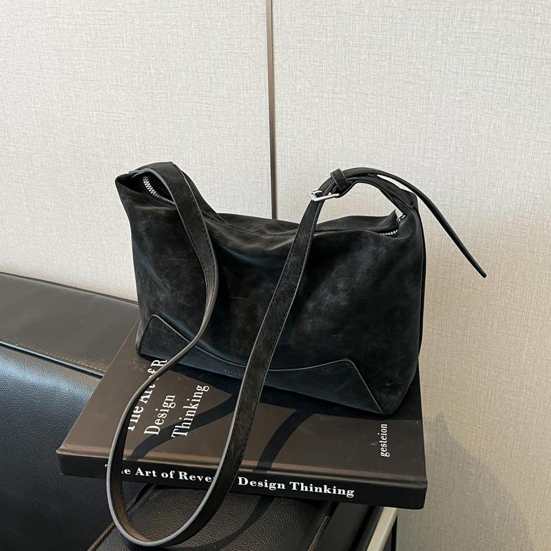 Новая модная универсальная сумка подмышку, плечевая нишевая сумка для поездок на работу, большая вместимость, высокое чувство стиля
Новая модная универсальная сумка подмышку, плечевая нишевая сумка для поездок на работу, большая вместимость, высокое чувство стиля