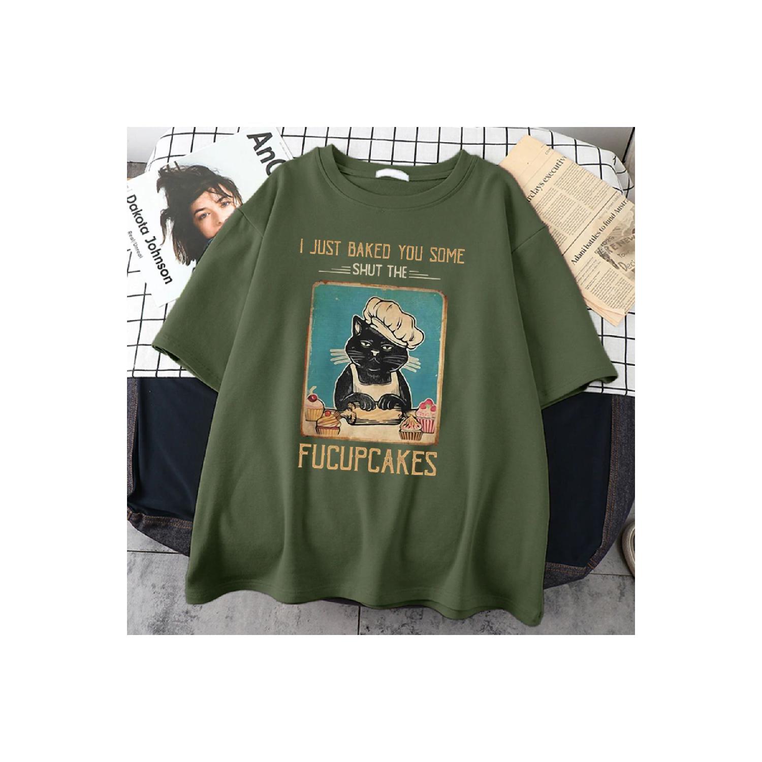 Свободная женская футболка хаки зеленого цвета с принтом Fucupcakes
Свободная женская футболка хаки зеленого цвета с принтом Fucupcakes