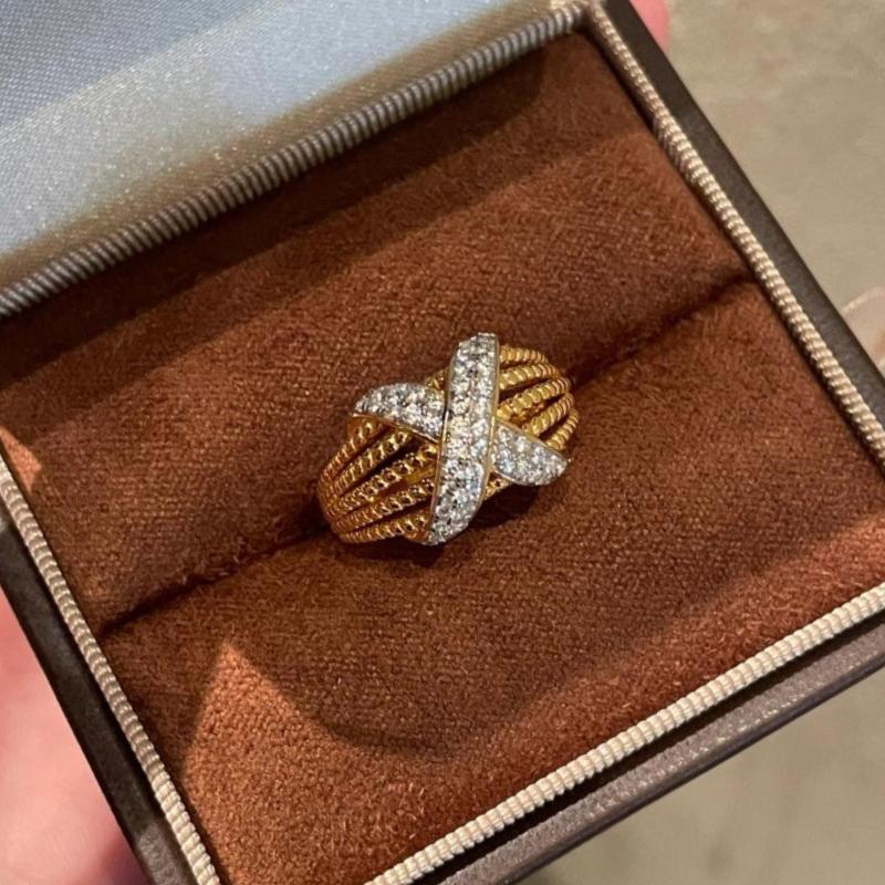 Высококачественные уникальные кольца с полыми буквами для женщин, легкая роскошь, ретро, двухрядное модное кольцо с цирконом, подарок для пары с цирконом resizable золотой
Высококачественные уникальные кольца с полыми буквами для женщин, легкая роскошь, ретро, двухрядное модное кольцо с цирконом, подарок для пары с цирконом resizable золотой