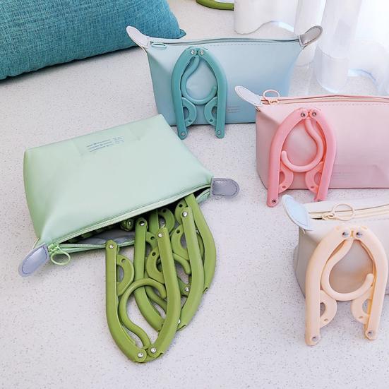 Folding Clothes Rack with Hook Head Round Head Anti-Slip Groove Design Storage Bag Closet Organization Accessory зелений
Folding Clothes Rack with Hook Head Round Head Anti-Slip Groove Design Storage Bag Closet Organization Accessory зелений
