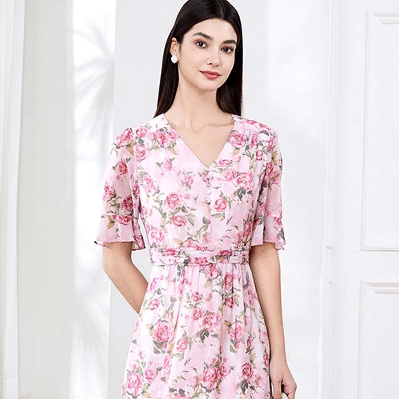 JESSIE V-Neck Printed Elegant Mid-Length Dress S
JESSIE V-Neck Printed Elegant Mid-Length Dress S