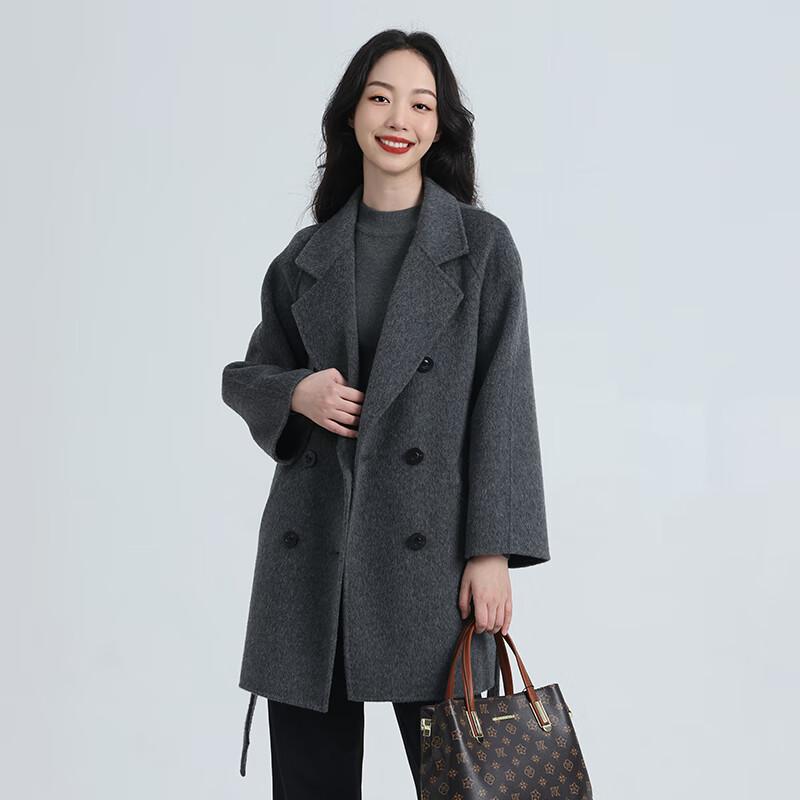 Фонгсюнь Пальто короткое двустороннее из чистой шерсти с поясом M
Фонгсюнь Пальто короткое двустороннее из чистой шерсти с поясом M