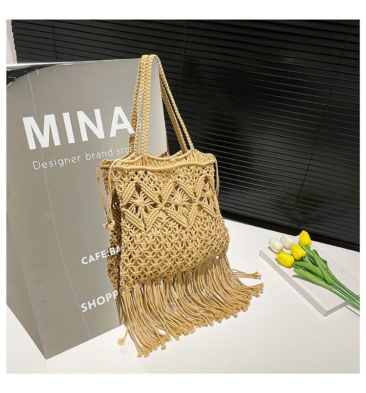Hollow woven small bag women s new fashion fringed underarm straw bag spring vacation beach bag хаки
Hollow woven small bag women s new fashion fringed underarm straw bag spring vacation beach bag хаки
