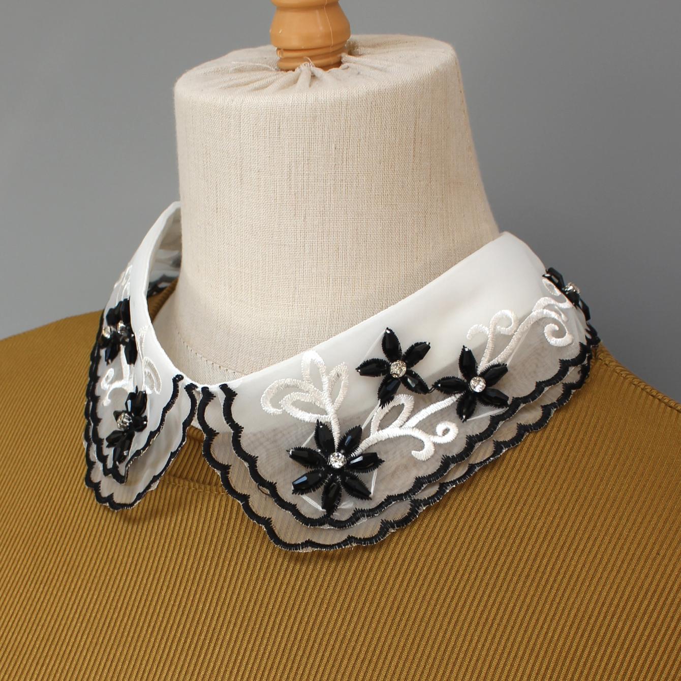 Элегантный вышитый ложный воротник для дам. Двухслойный волнистый кружевной воротник. Стиль с бисером и бриллиантами. Сетчатый, дышащий.
Элегантный вышитый ложный воротник для дам. Двухслойный волнистый кружевной воротник. Стиль с бисером и бриллиантами. Сетчатый, дышащий.