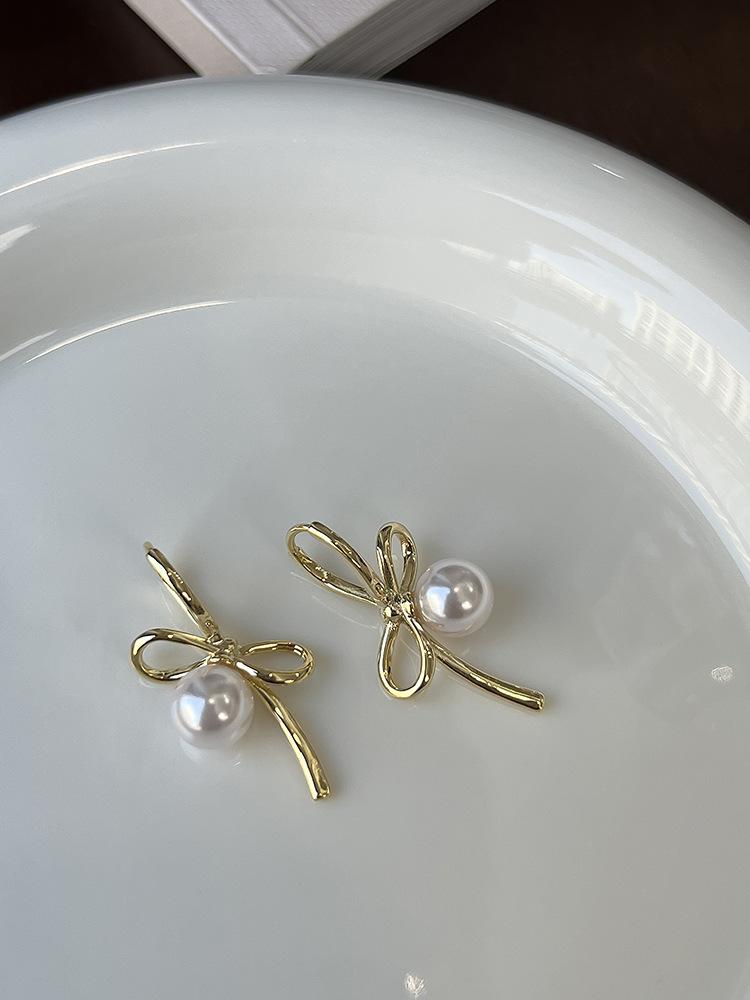 Ballet girl ribbon bow pearl earrings new high-end unique ear buckle earrings золотой
Ballet girl ribbon bow pearl earrings new high-end unique ear buckle earrings золотой