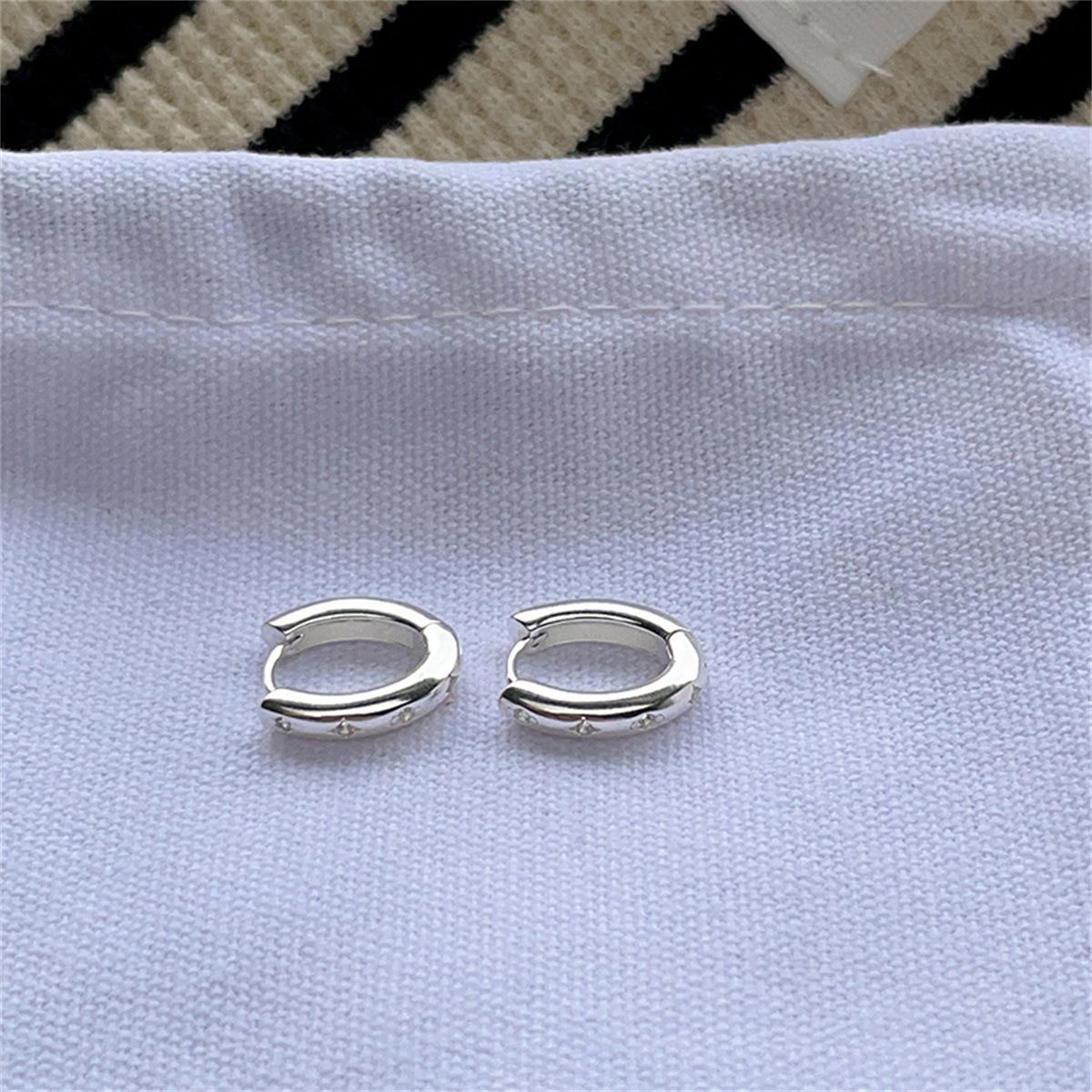 Simple new four-pointed star earrings niche design high-end zircon earrings light luxury fine flash silver needle earrings fashion 925 silver needle
Simple new four-pointed star earrings niche design high-end zircon earrings light luxury fine flash silver needle earrings fashion 925 silver needle