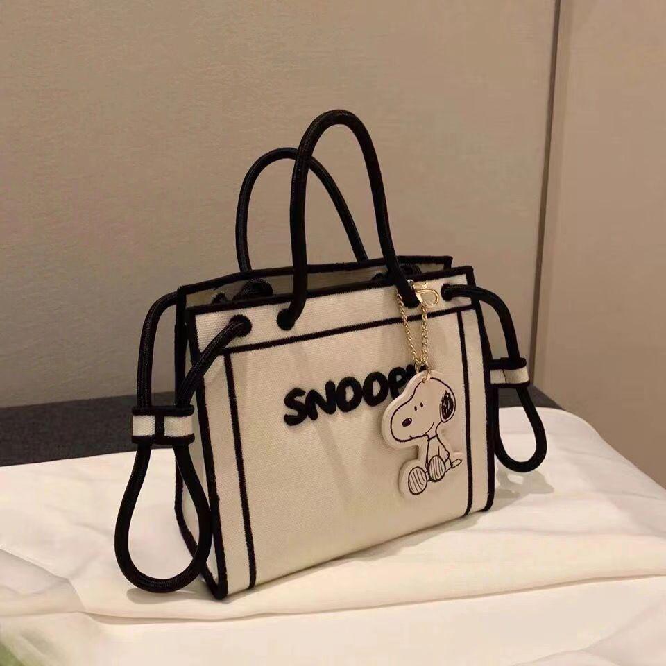 Cute Cartoon Canvas Crossbody Bag – Women s Ins Style Shoulder Phone Bag 20*17*6 cm грязно-белый
Cute Cartoon Canvas Crossbody Bag – Women s Ins Style Shoulder Phone Bag 20*17*6 cm грязно-белый