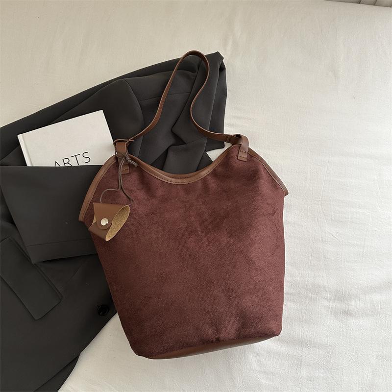 2025 New Lazy Wind Suede Underarm Big Bag Women s Fashion Commuter Large Capacity Shoulder Tote Bag темно-коричневого
2025 New Lazy Wind Suede Underarm Big Bag Women s Fashion Commuter Large Capacity Shoulder Tote Bag темно-коричневого