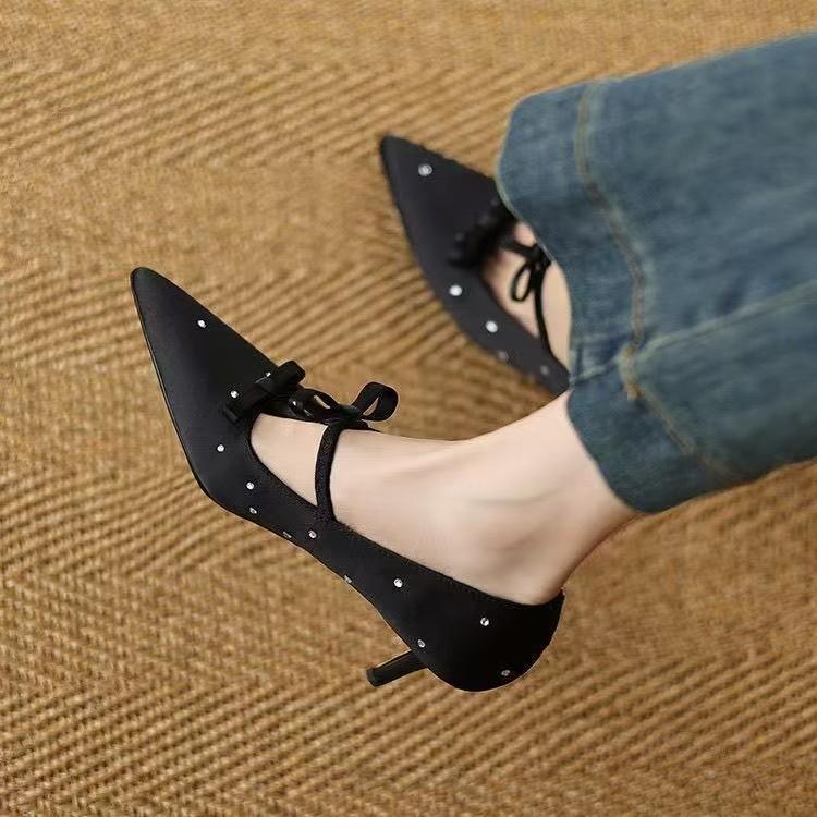 New sexy stiletto pointed rhinestone single shoe bow French temperament design sense non-slip high heels 40
New sexy stiletto pointed rhinestone single shoe bow French temperament design sense non-slip high heels 40
