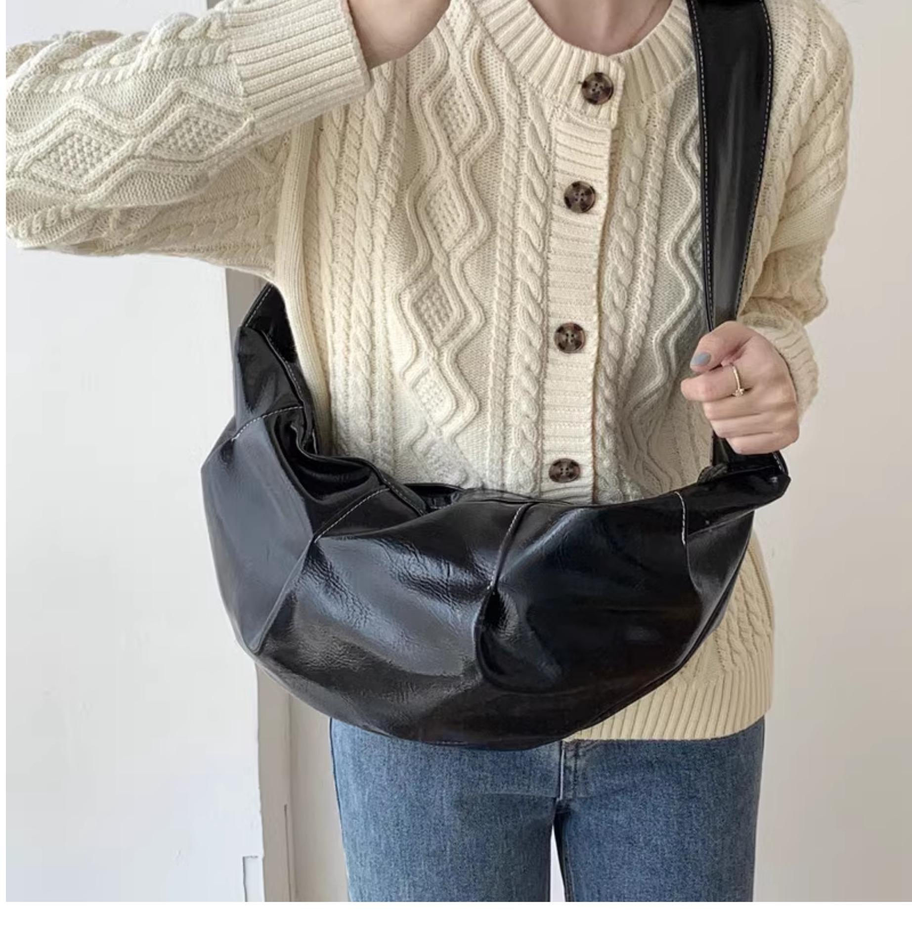 New large-capacity retro shoulder messenger bag soft leather pleated dumpling bag lazy wind casual bag чёрный
New large-capacity retro shoulder messenger bag soft leather pleated dumpling bag lazy wind casual bag чёрный