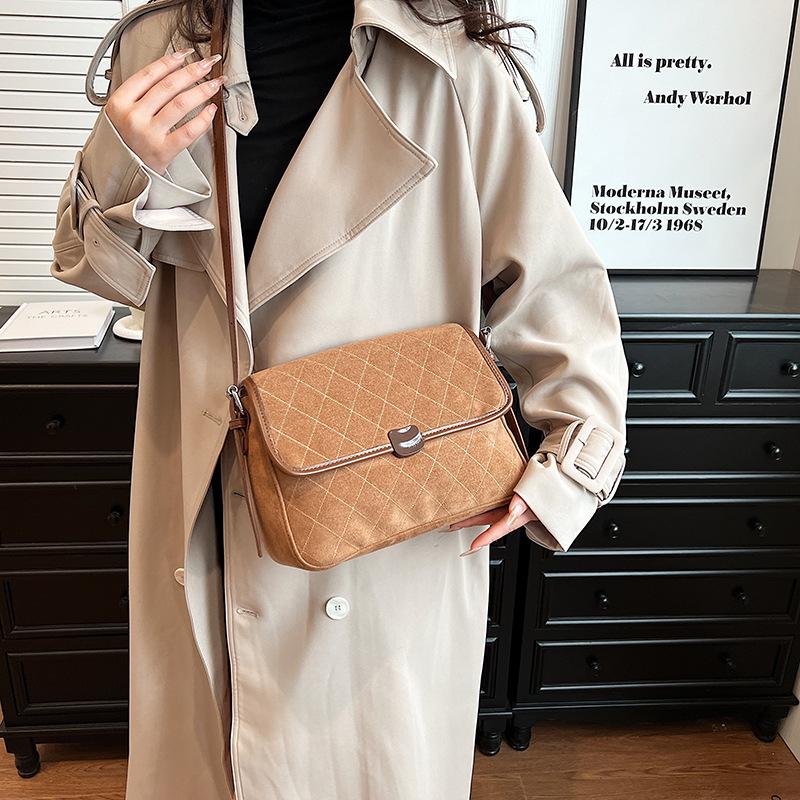 Retro brown fashion underarm bag women s new 2025 winter texture small square bag versatile single shoulder messenger bag bag 26*10*20 чёрный
Retro brown fashion underarm bag women s new 2025 winter texture small square bag versatile single shoulder messenger bag bag 26*10*20 чёрный